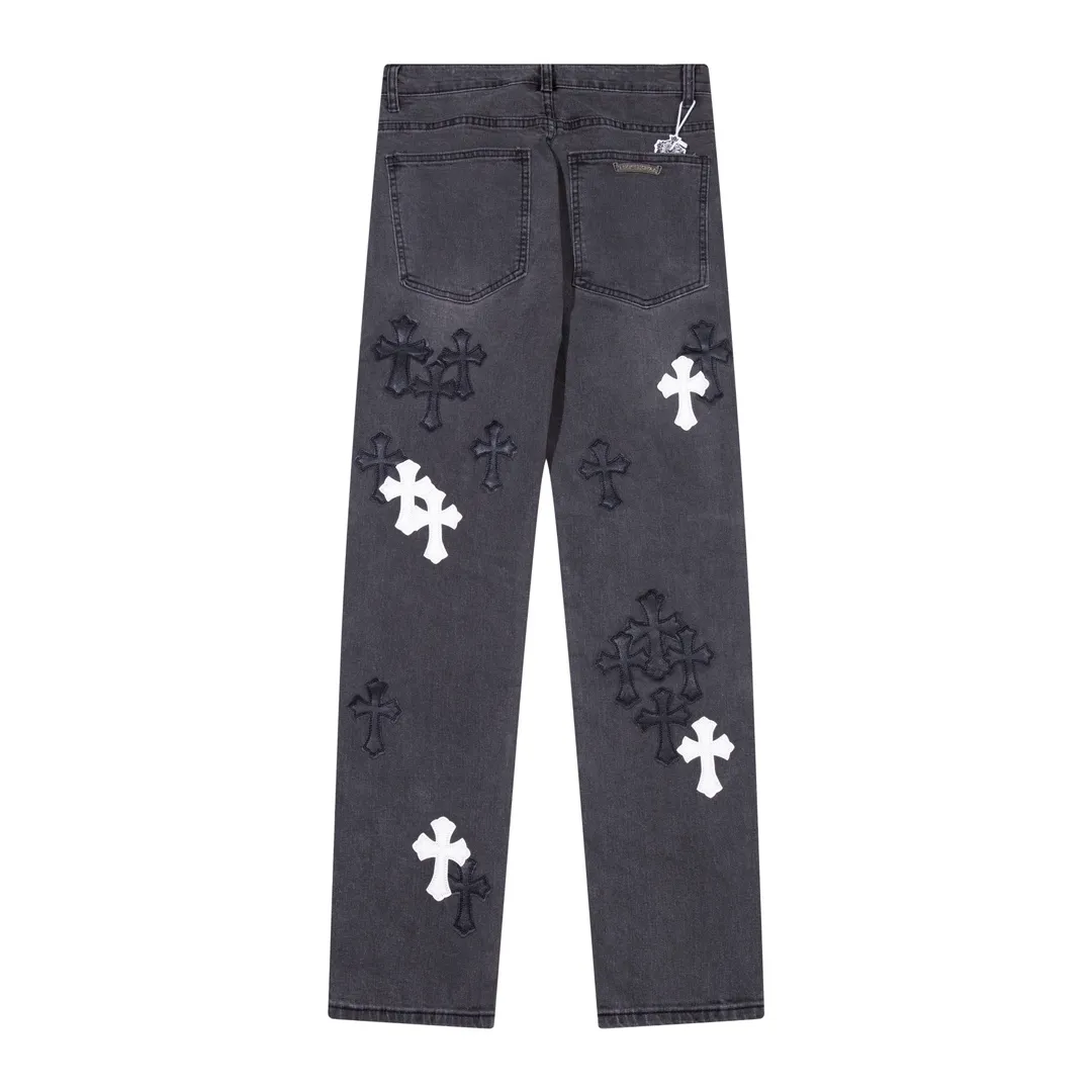 P260 Style number: H499 Chrome Hearts Ma Siwei's same CH Chrome Hearts heavy-duty splicing high street jeans exudes uninhibited personality and unique charm. Every wear and tear is carefully designed to present a unique artistic feel. Made of imported denim fabric, which has undergone heavy industrial washing and destruction treatment, the trousers show a super cool effect on the upper body, allowing you to dominate the fashion stage.  This is more than just a pair of jeans, it is an expression of attitude. With its unique design concept and ultimate pursuit of details, Croxin breaks traditional boundaries and defines the jeans trend in the new era. The trousers are made of double-layer woven fabric and matched with customized hardware, showing an incomparably beautiful and unique style, making every wearer the focus of fashion. Imported denim fabric, super heavy-duty washed and damaged, the upper body is super cool! Customized hardware. Unbeatable and beautiful style. The production process is difficult. Full of high street feel. Color: Gray Size: S M L XL XXL